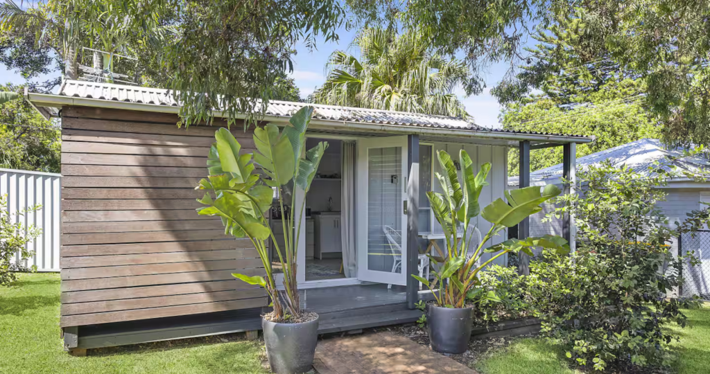 Hotel_near_gunyah_beach